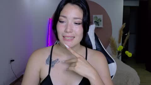 eliiih_ online show from April 21, 2026, 1:42 am