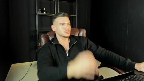 Snapshot of elijahthorne chatting on April 1, 2026, 8:26 am ElijahThorne online show from April 1, 2026, 8:26 am