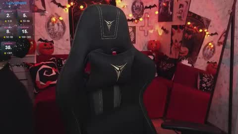 Snapshot of elika_kay chatting on October 17, 2025, 10:23 pm MORE ME online show from October 17, 2025, 10:23 pm