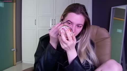 Elina online show from September 16, 2025, 1:06 am