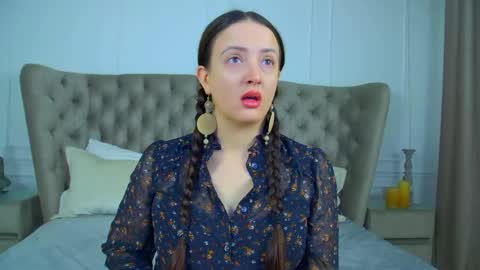 ElinaBellucci online show from April 24, 2026, 4:26 am