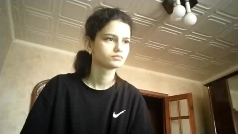 Lola online show from December 4, 2025, 6:23 am