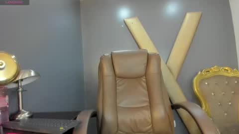 Elinne hendrix  online show from September 15, 2025, 1:00 pm