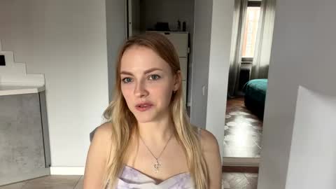 elinorproescher online show from May 18, 2026, 12:44 pm
