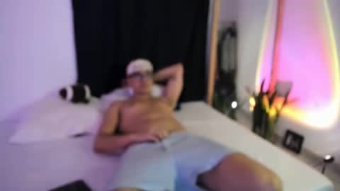 elio_dicaprio online show from December 3, 2025, 2:19 am