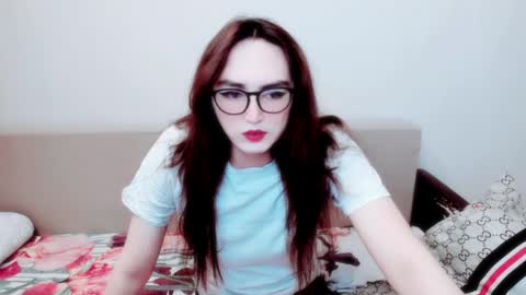 Snapshot of elisa_2001 chatting on May 19, 2026, 12:05 am Liza online show from May 19, 2026, 12:05 am