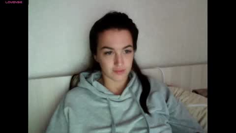 elisa_dove208 online show from September 23, 2025, 4:04 am