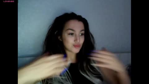 elisa_dove208 online show from November 7, 2025, 4:12 am