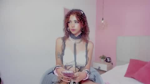 elisabethflores online show from September 30, 2025, 1:05 pm