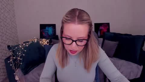 Elisabeth online show from March 3, 2025, 4:46 pm