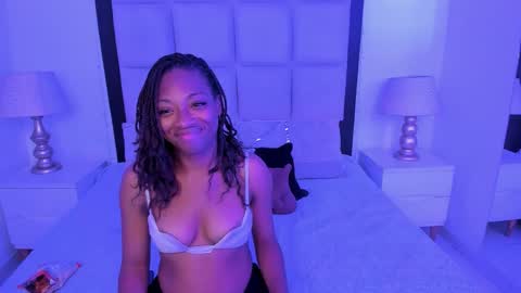 elisabettamonroy online show from January 14, 2026, 5:51 pm