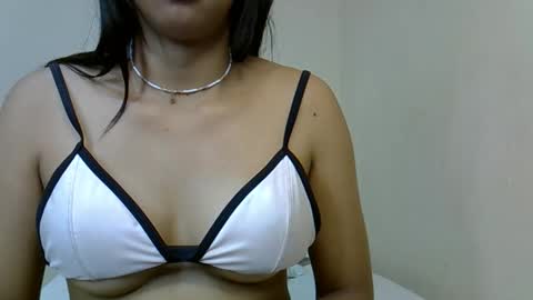elisah01 online show from April 22, 2026, 6:42 pm