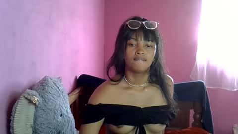 elisah01 online show from June 5, 2026, 6:42 am