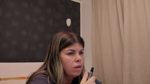 Elly online show from April 19, 2026, 6:07 pm