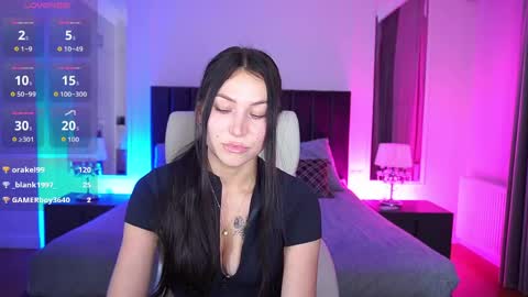 Snapshot of elisevelour chatting on June 3, 2026, 2:33 pm elisevelour online show from June 3, 2026, 2:33 pm