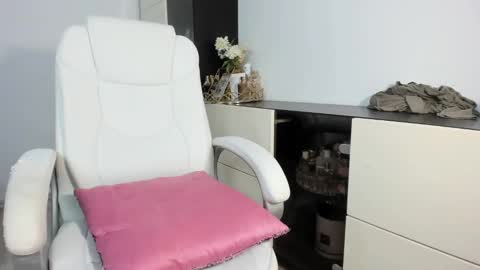 Elisa  Promotion   online show from February 3, 2025, 2:02 pm