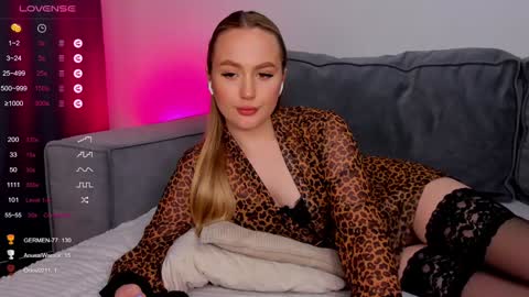 Eliss  online show from February 4, 2025, 8:38 pm