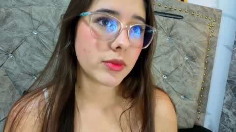 elisvega online show from April 1, 2026, 7:44 pm