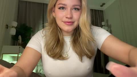 Snapshot of elixiirr chatting on April 24, 2026, 8:00 pm Stephanie online show from April 24, 2026, 8:00 pm