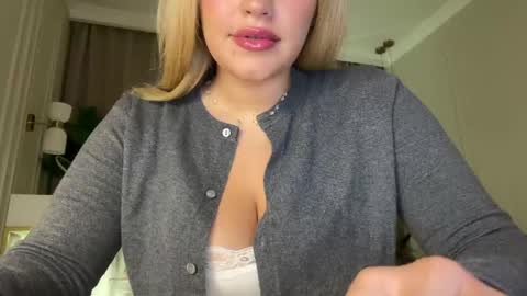 Snapshot of elixiirr chatting on May 31, 2026, 10:44 pm Stephanie online show from May 31, 2026, 10:44 pm