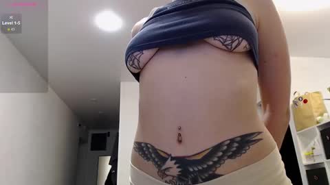 Snapshot of eliza_benet_ chatting on December 3, 2024, 4:28 pm Ari online show from December 3, 2024, 4:28 pm