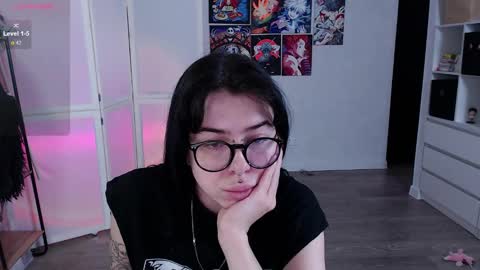 Snapshot of eliza_benet_ chatting on January 22, 2025, 4:34 am Ari online show from January 22, 2025, 4:34 am