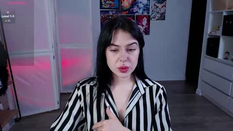 Snapshot of eliza_benet_ chatting on January 31, 2025, 3:22 pm Ari online show from January 31, 2025, 3:22 pm