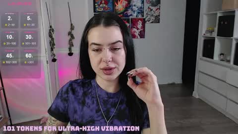 Snapshot of eliza_benet_ chatting on February 28, 2025, 2:31 pm Ari online show from February 28, 2025, 2:31 pm