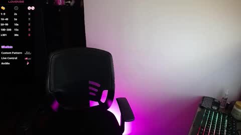 elizabeht_911 online show from November 13, 2025, 9:41 am