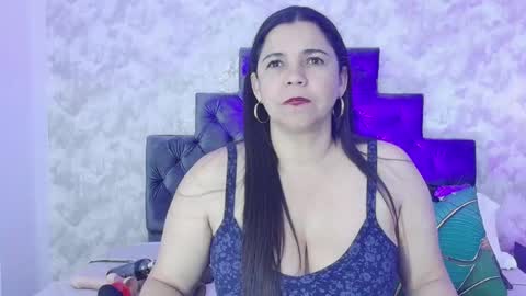 Elizabeth online show from April 21, 2026, 9:50 pm