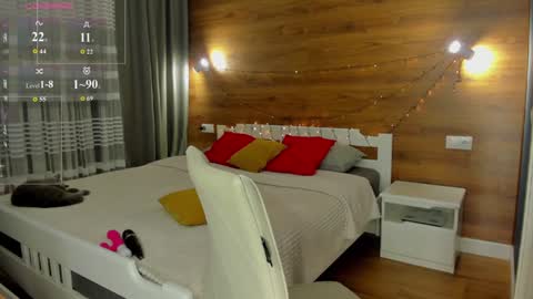 Elizabeth online show from December 21, 2024, 11:45 pm