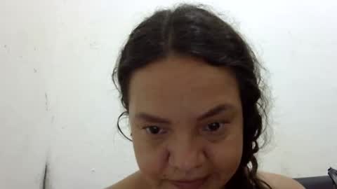 Elizabeth Martinez  online show from March 19, 2026, 2:43 pm