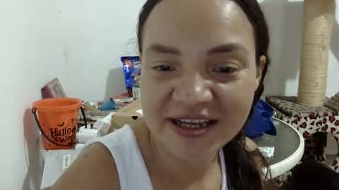 Elizabeth Martinez  online show from April 26, 2026, 3:53 pm