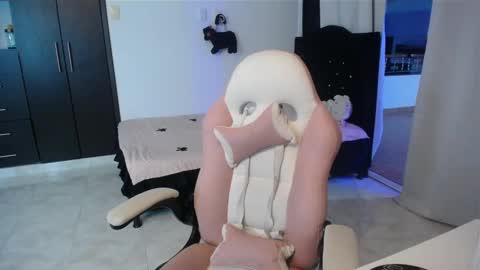  Elizabeth  online show from October 9, 2025, 11:25 pm