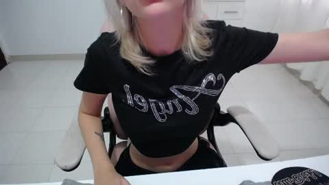Snapshot of elizabeth_rose02 chatting on July 30, 2026, 10:31 pm Elizabeth online show from July 30, 2026, 10:31 pm