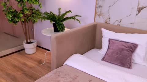 Elizabeth online show from February 22, 2025, 3:47 pm