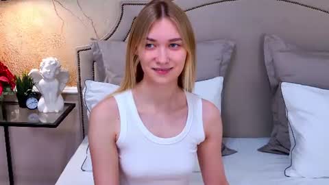 Snapshot of elizabethcash chatting on July 17, 2026, 4:23 pm Elizabeth online show from July 17, 2026, 4:23 pm