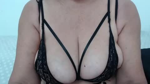Snapshot of elizabethmiler chatting on July 28, 2026, 3:43 pm ElizabethMiler online show from July 28, 2026, 3:43 pm