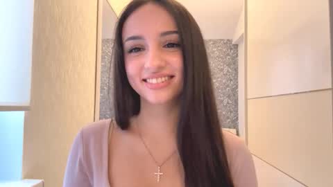 Mia online show from November 9, 2025, 9:40 am