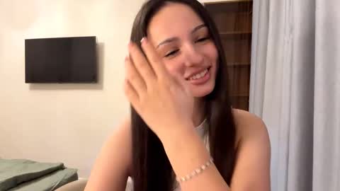 Mia online show from December 20, 2025, 2:46 pm