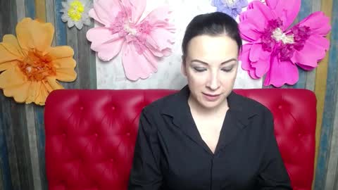 Snapshot of elizabethsho chatting on December 2, 2025, 6:25 pm ElizabethSho online show from December 2, 2025, 6:25 pm