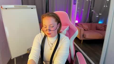 Lizzy online show from November 15, 2025, 11:40 am