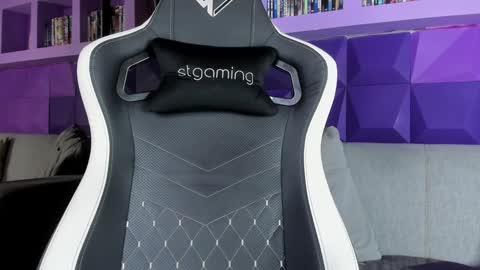 elizbeth_777 online show from February 3, 2025, 2:13 pm