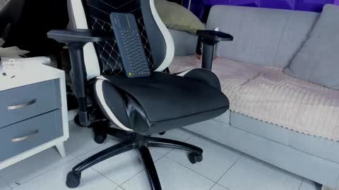 elizbeth_777 online show from February 8, 2025, 2:16 pm