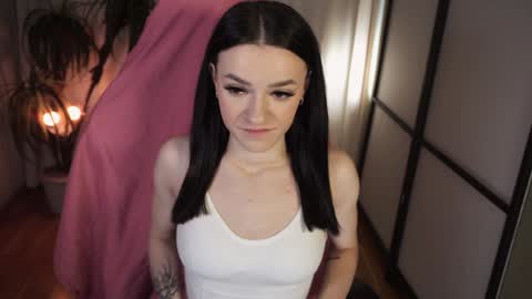 elizzza_ online show from February 6, 2025, 12:26 pm