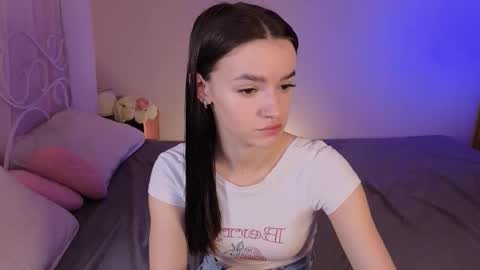 elizzza_ online show from September 16, 2025, 5:08 am