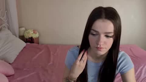 elizzza_ online show from October 14, 2025, 5:19 am