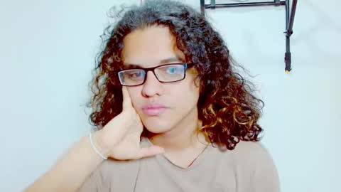 Snapshot of elkingthe chatting on December 9, 2024, 1:45 pm Diana online show from December 9, 2024, 1:45 pm