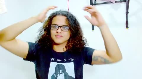 Snapshot of elkingthe chatting on December 21, 2024, 1:21 pm Diana online show from December 21, 2024, 1:21 pm