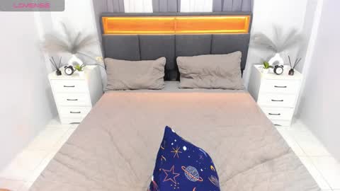 Ella online show from November 4, 2025, 9:14 pm